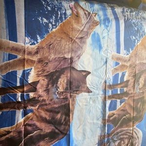 New bedding, beautiful wolf design. Not in original packaging.